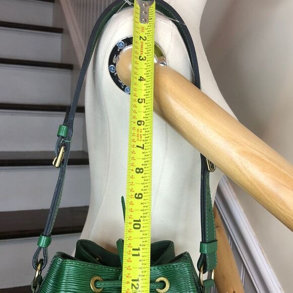 LOUIS VUITTON Green Epi Leather Noe GM Drawstring Bucket Shoulder Bag RARE VTG - Picture 13 of 17